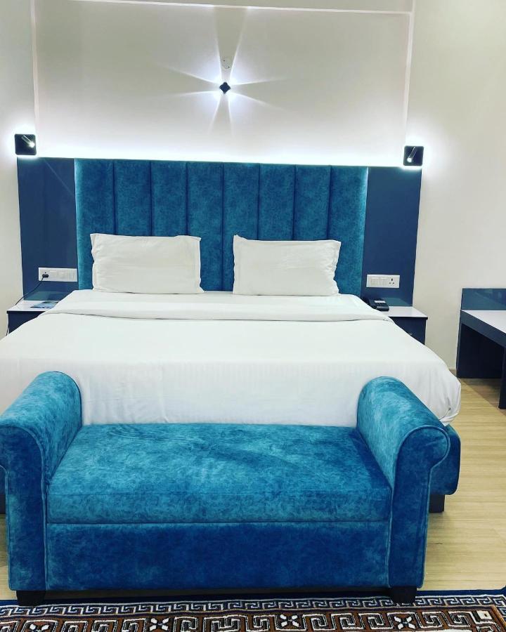 Neel Skye - Couple Friendly - Dlf My Pad, Gomtinagar , Lucknow Aparthotel ภายนอก รูปภาพ